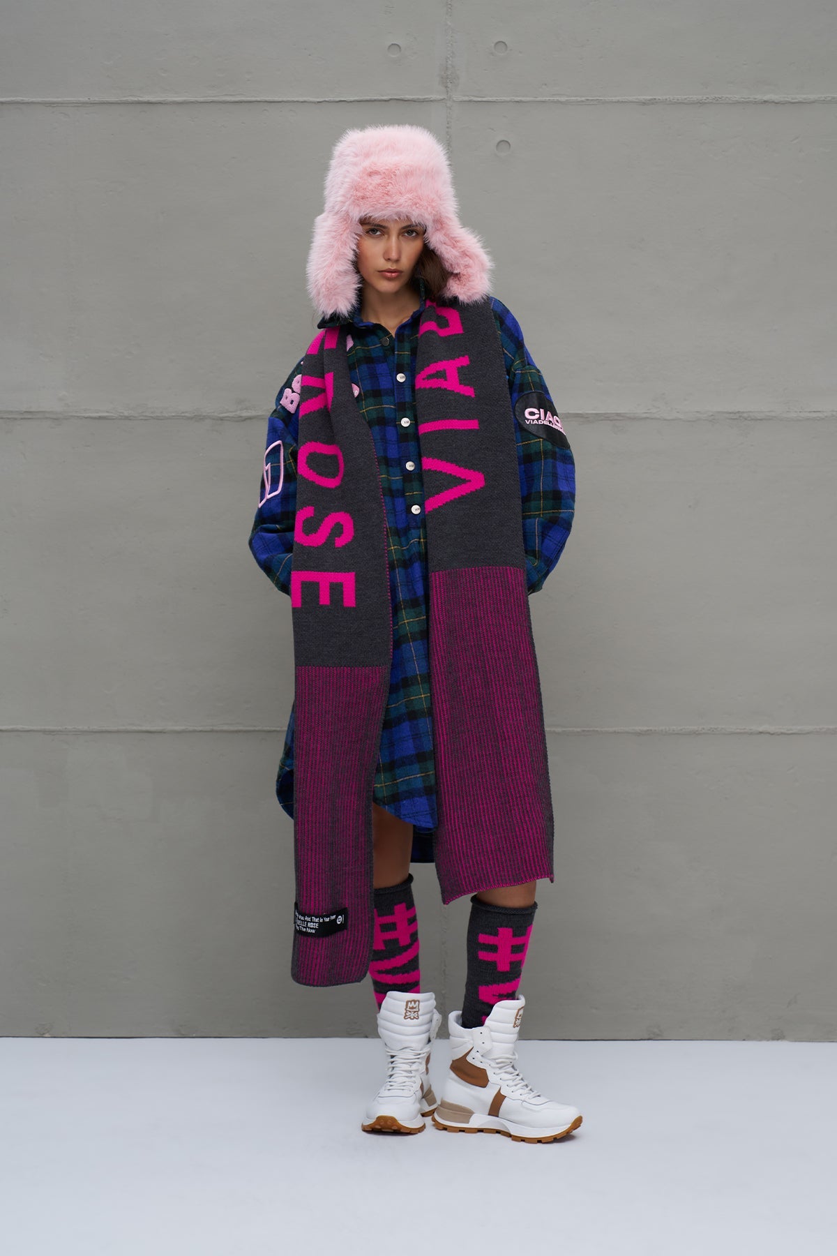 Anthracite Neon Pink Scarf Vw2618069